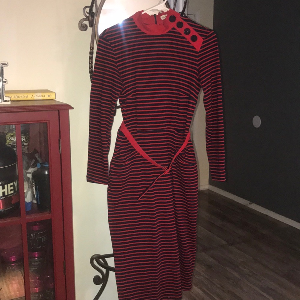 Beautiful and flattering work dress